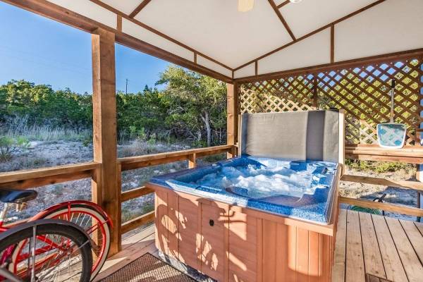 vacation-rentals-with-hot-tubs-fredericksburg-tx